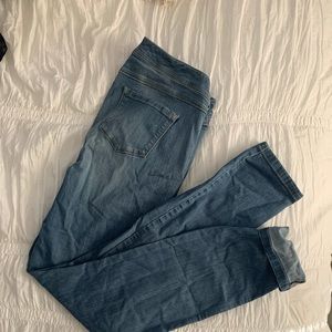 Light wash skinny jeans